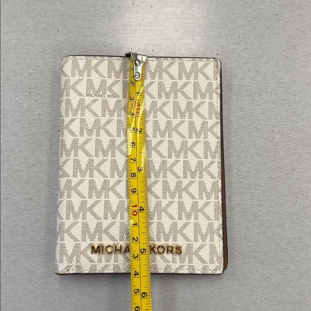 Michael Kors Travel Case Wallet